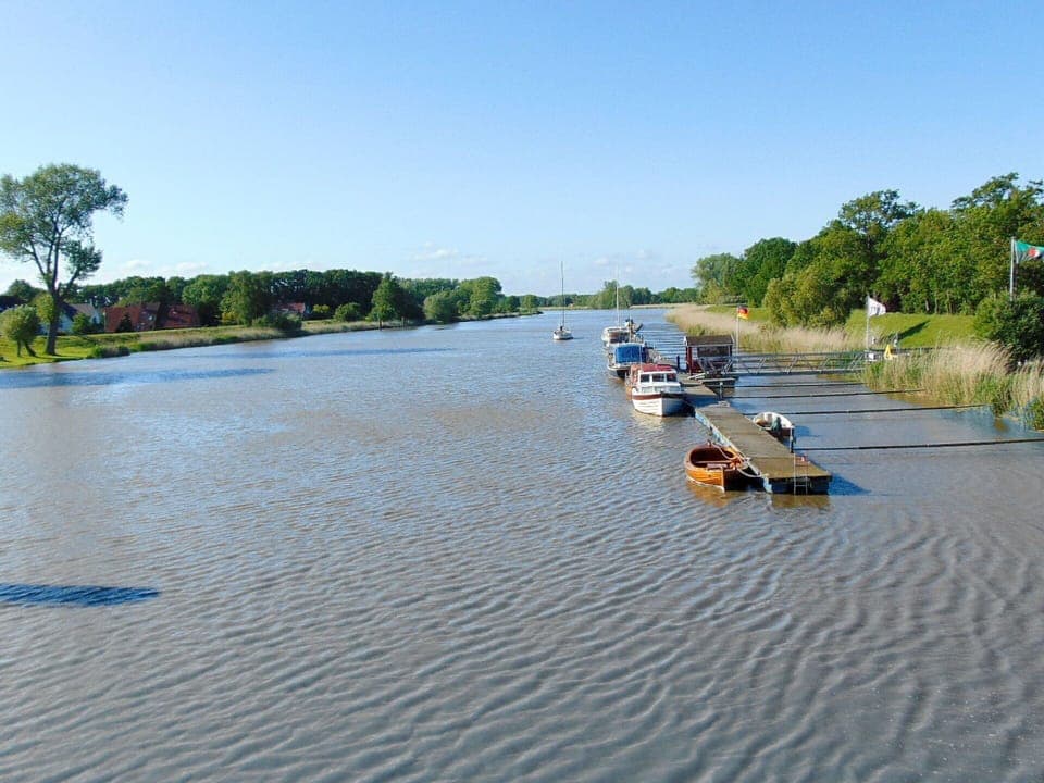 Sky, Water, Water Resources, Vehicle, Boat, Plant, Asphalt, Tree, Watercraft, Lake