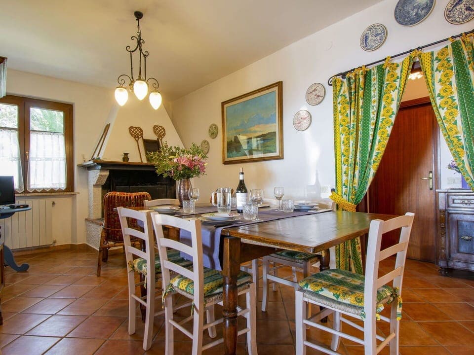 Building, Daytime, Sky, Plant, Tree, Arecales, Fence, Terrestrial Plant, Urban Design, Woody Plant