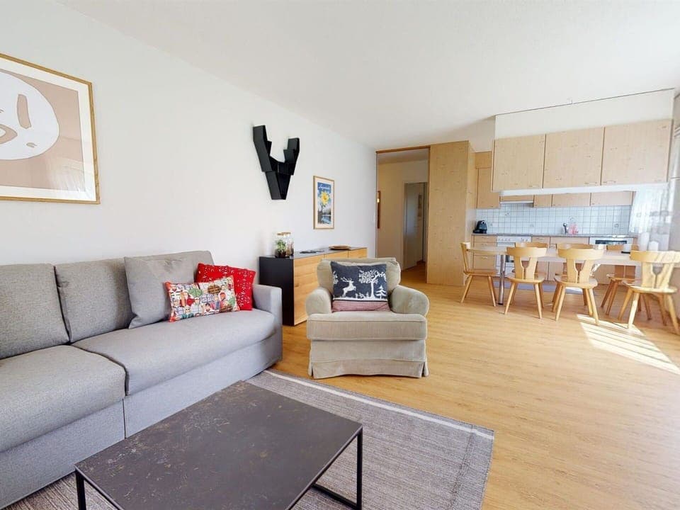 Sky, Building, Window, Urban Design, Residential Area, Facade, Real Estate, Condominium, Tree, Commercial Building