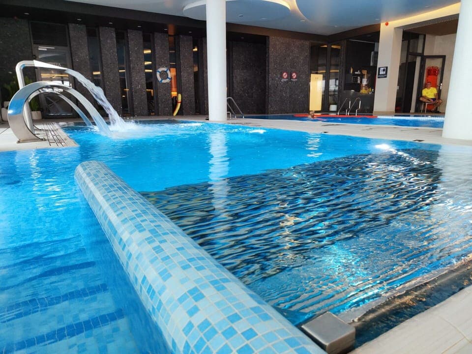 Water, Sky, Building, Plant, Property, Swimming Pool, Azure, Tree, Window, House