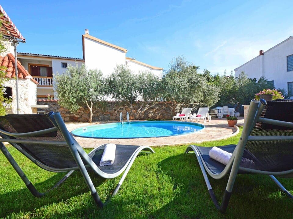 Plant, Furniture, Sky, Property, Table, Building, Cloud, Window, Chair, Outdoor Furniture