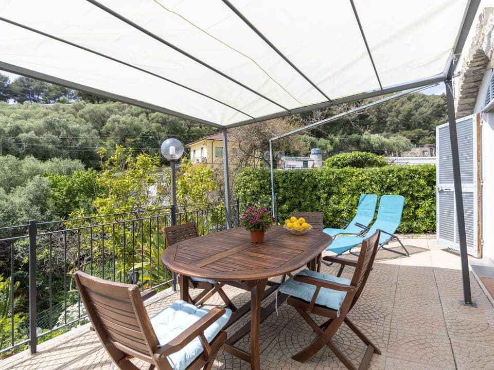 Cloud, Plant, Sky, Property, Building, Window, Tree, Land Lot, Table, House
