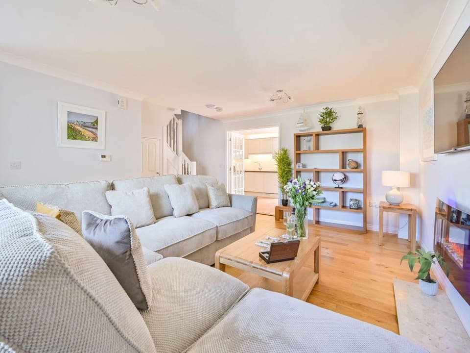 Sky, Mountain, Snow, Natural Landscape, Slope, Highland, Freezing, Mountainous Landforms, Landscape, Glacial Landform