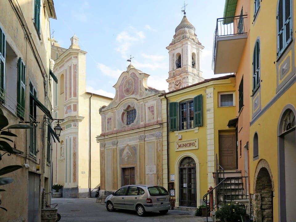 Cloud, Plant, Sky, Building, Daytime, Property, Window, Tree, House, Land Lot