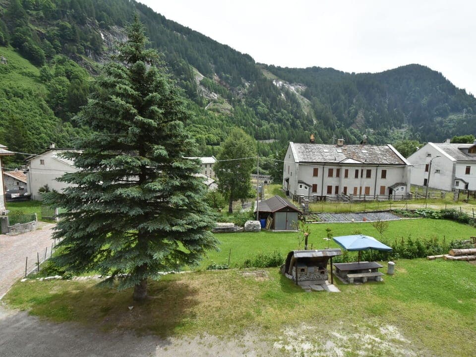 Water, Sky, Plant, Property, Swimming Pool, Azure, Shade, Outdoor Furniture, Sunlounger, Tree