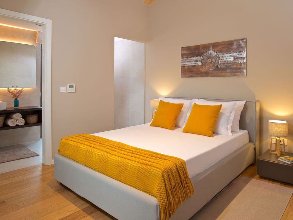 Water, Cloud, Sky, Building, Plant, Window, Swimming Pool, Tree, House, Leisure