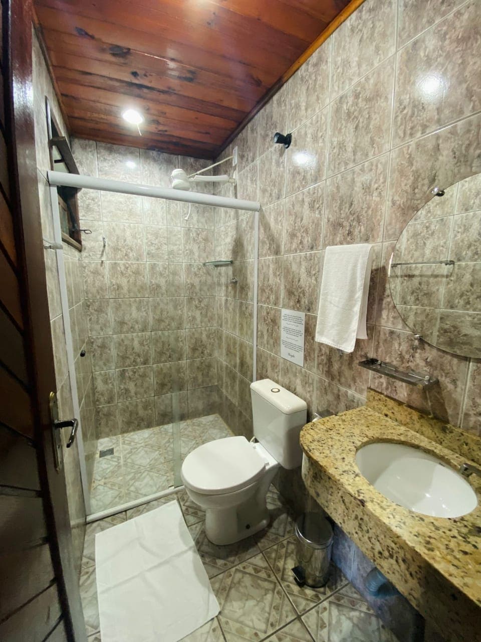 Bathroom | Towels, soap, shampoo, toilet paper