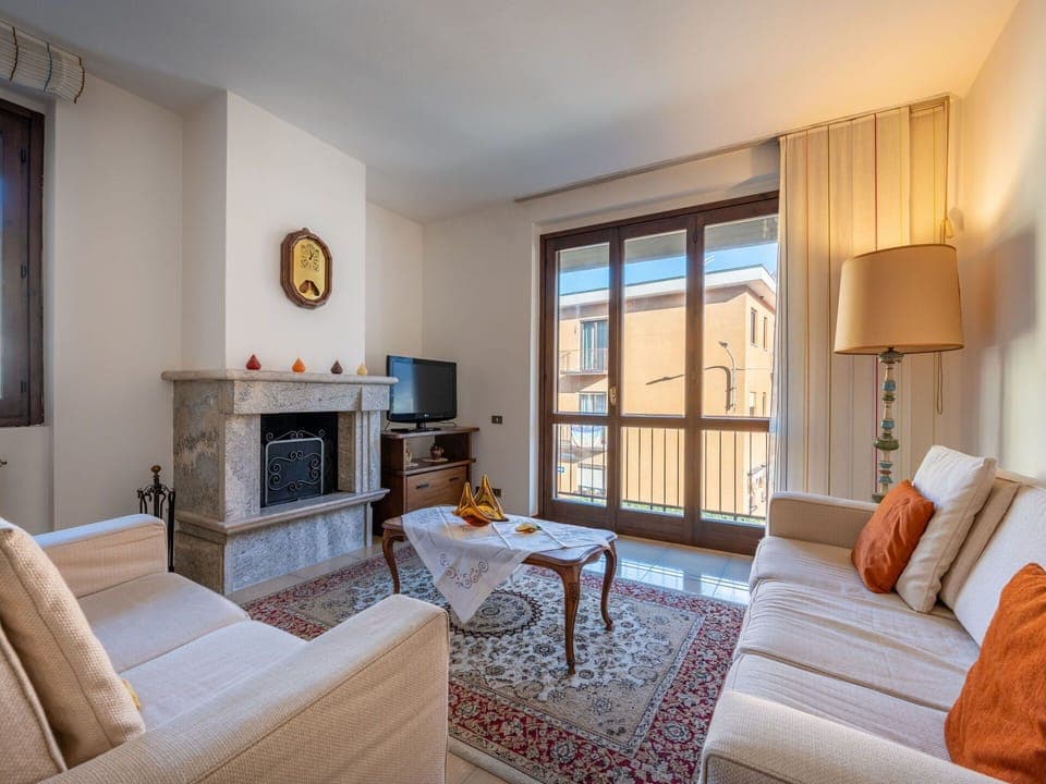 Sky, Building, Plant, Window, Tree, Urban Design, Residential Area, Asphalt, Wheel, Road Surface