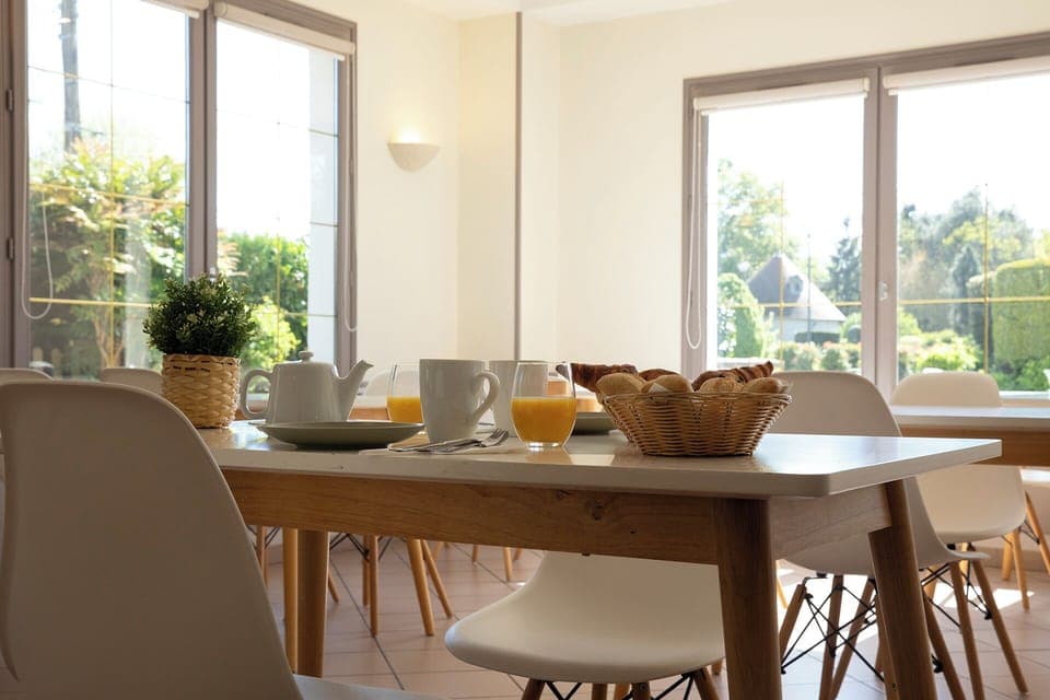 Daily continental breakfast (EUR 14.5 per person)