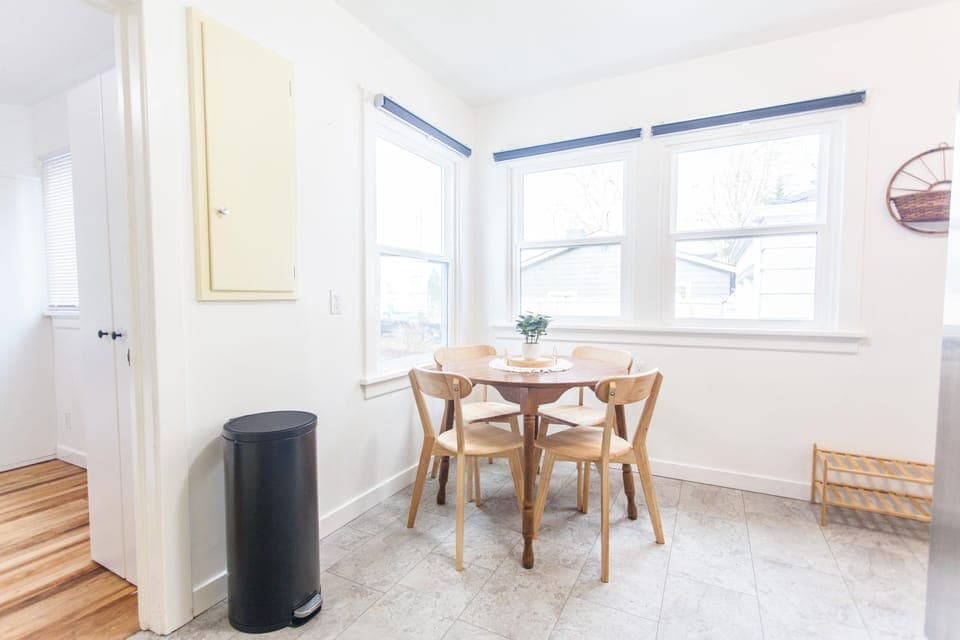 Kitchen dining area