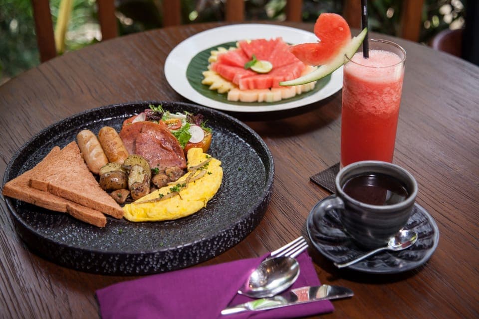 Daily continental breakfast (IDR 125000 per person)