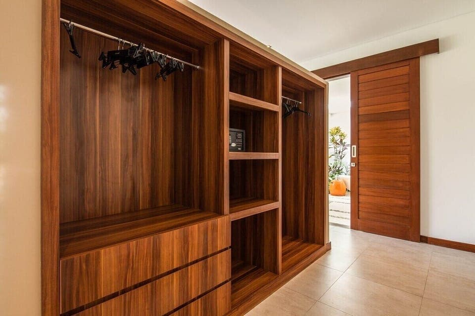 Walk-in Closet