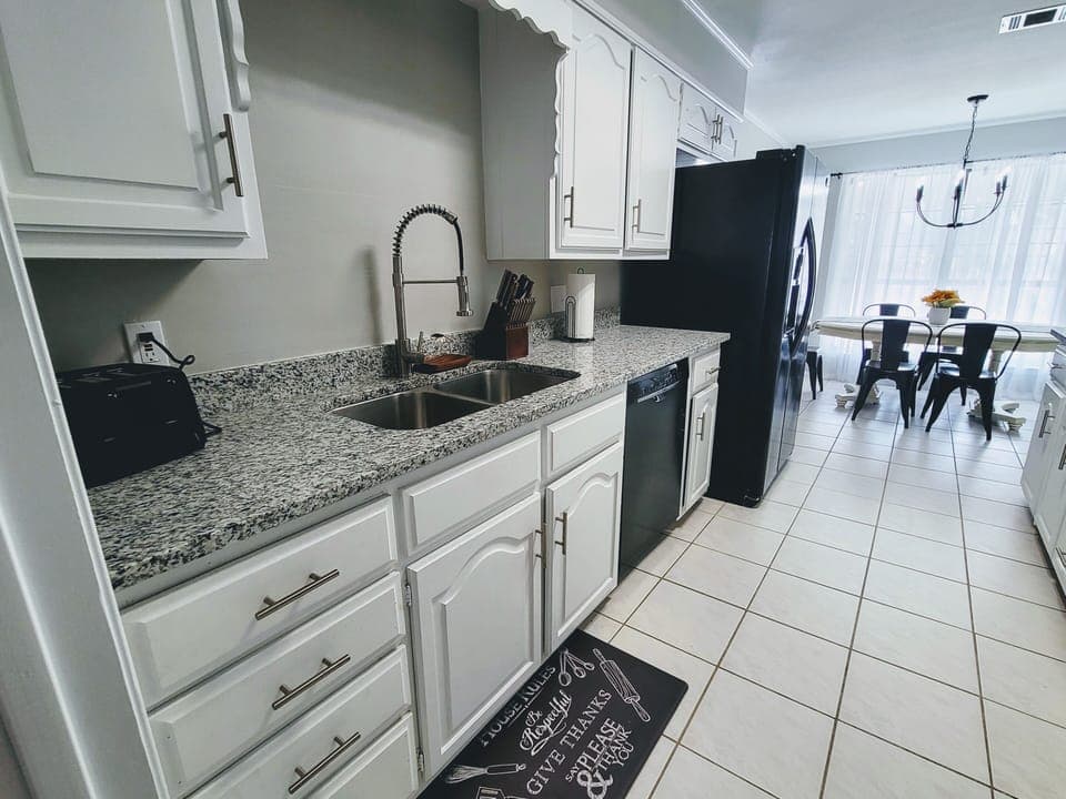Kitchen sink and breakfast nook