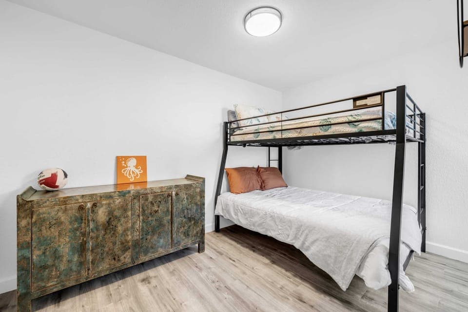 Bedroom with full bed and twin bed