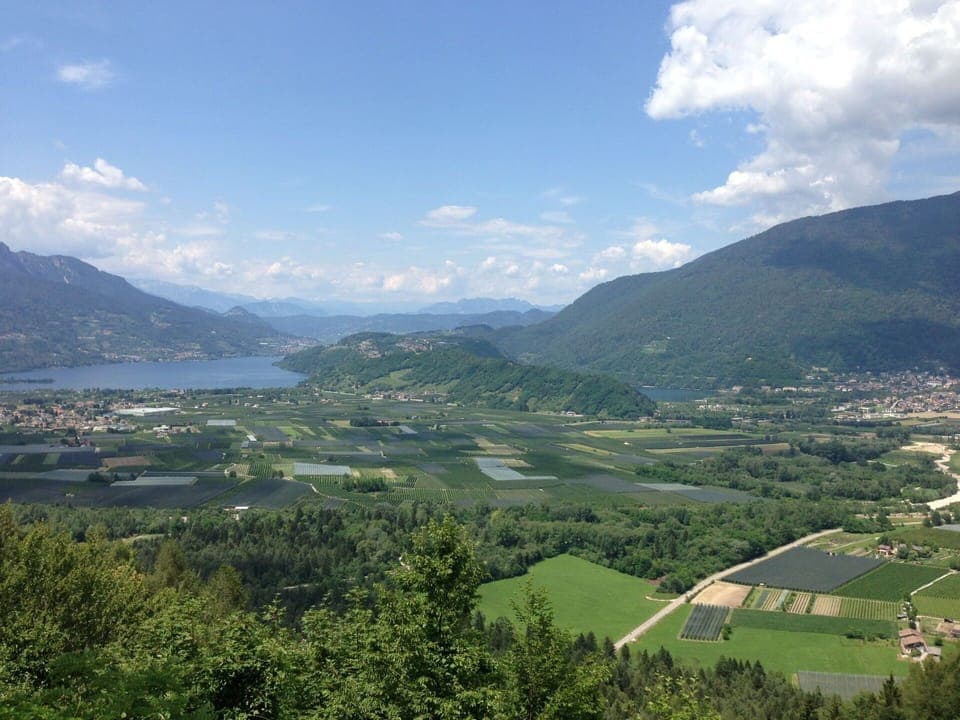 Cloud, Sky, Mountain, Water, Ecoregion, Natural Landscape, Tree, Highland, Land Lot, Plant