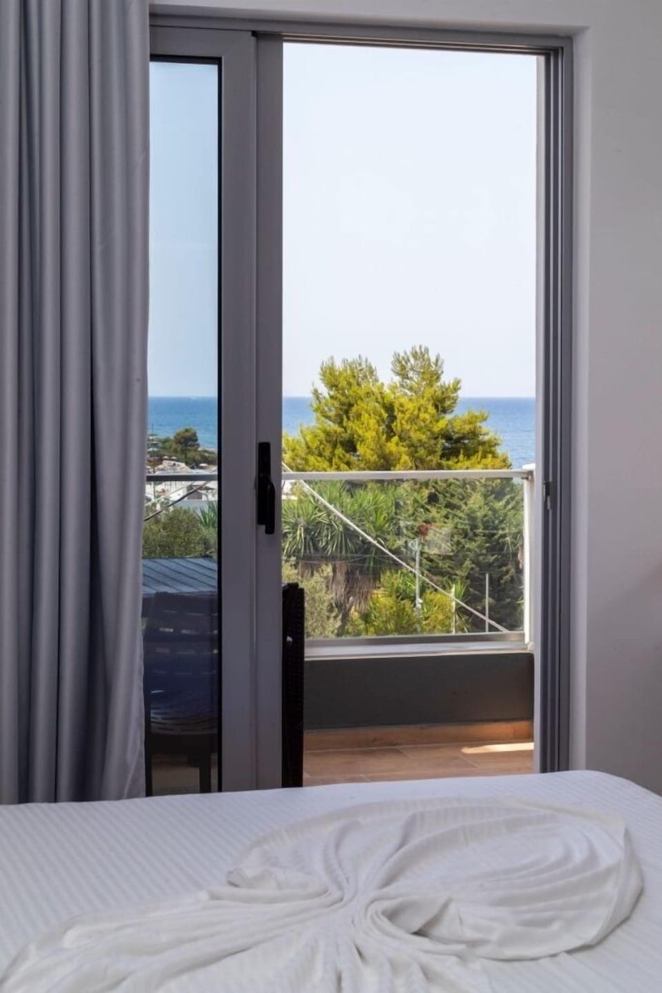 Deluxe Double Room, Sea View | Desk, free WiFi, bed sheets, wheelchair access