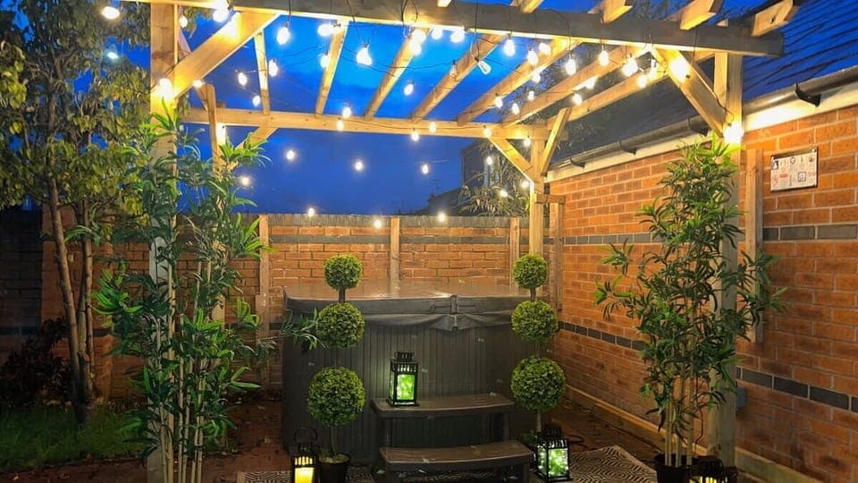 The Cheshire Gathering - Sleeps 24 With Hot Tub