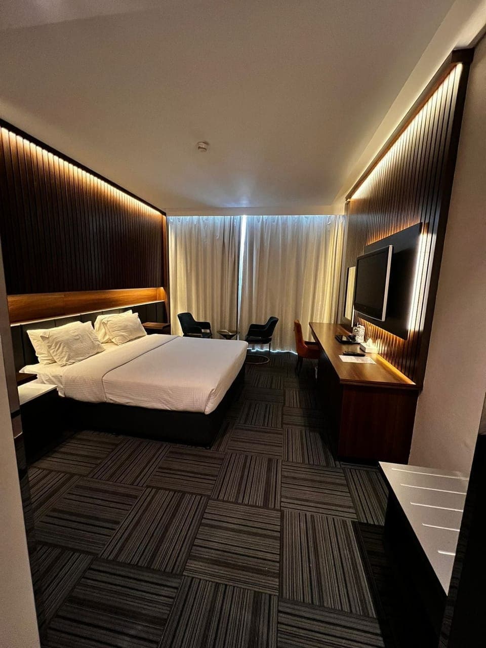 Executive Room | 1 bedroom, pillowtop beds, in-room safe, desk
