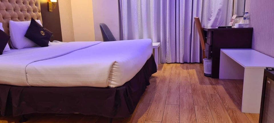 Deluxe Room | 1 bedroom, pillowtop beds, in-room safe, desk