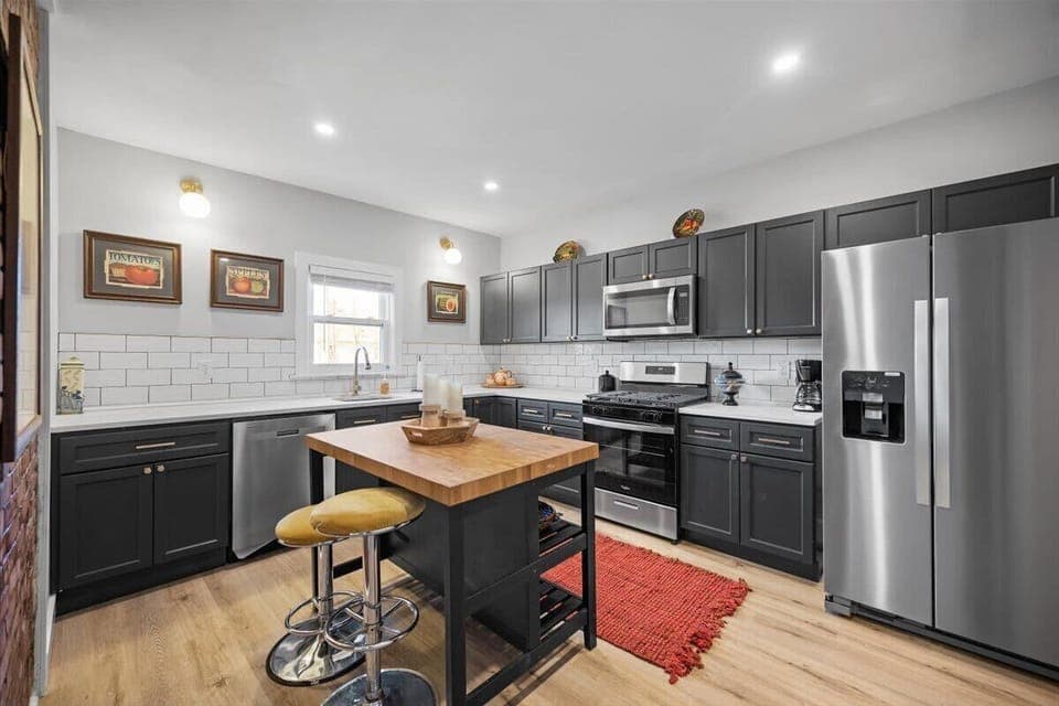 A fully equipped kitchen