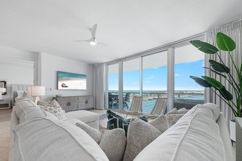 Welcome to Bella Luna 909!