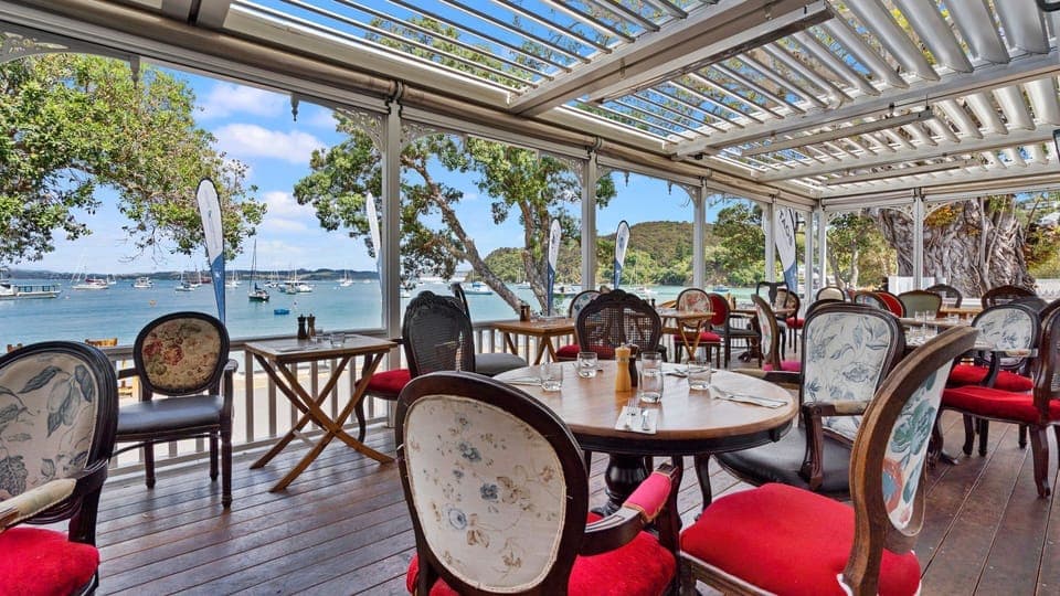 Breakfast, lunch, dinner served; local cuisine, beach views 