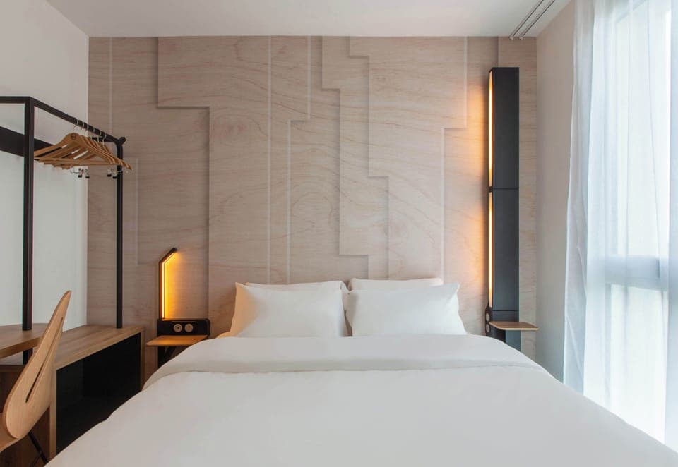 Free WiFi, bed sheets