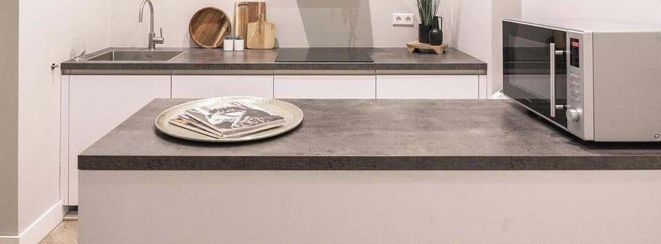 Shared kitchen with fridge and microwave, ideal for quick meals and easy stays.