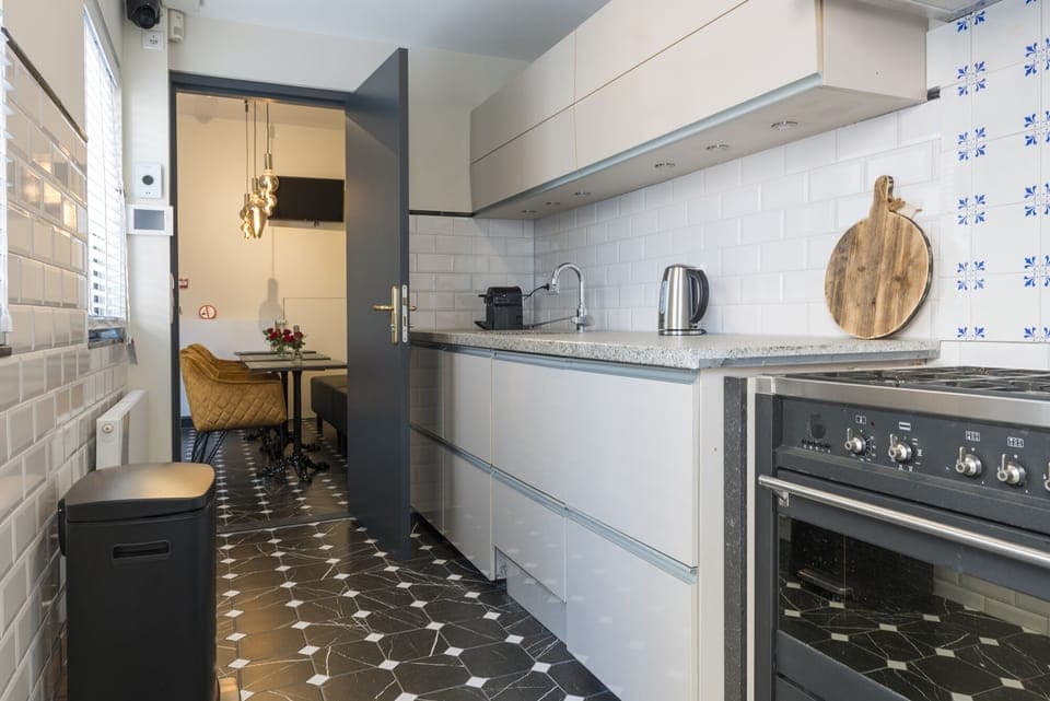 Book your affordable stay at Bed and Coffee—with your own space, shared kitchen, and close to Hotel Centrum Tilburg.