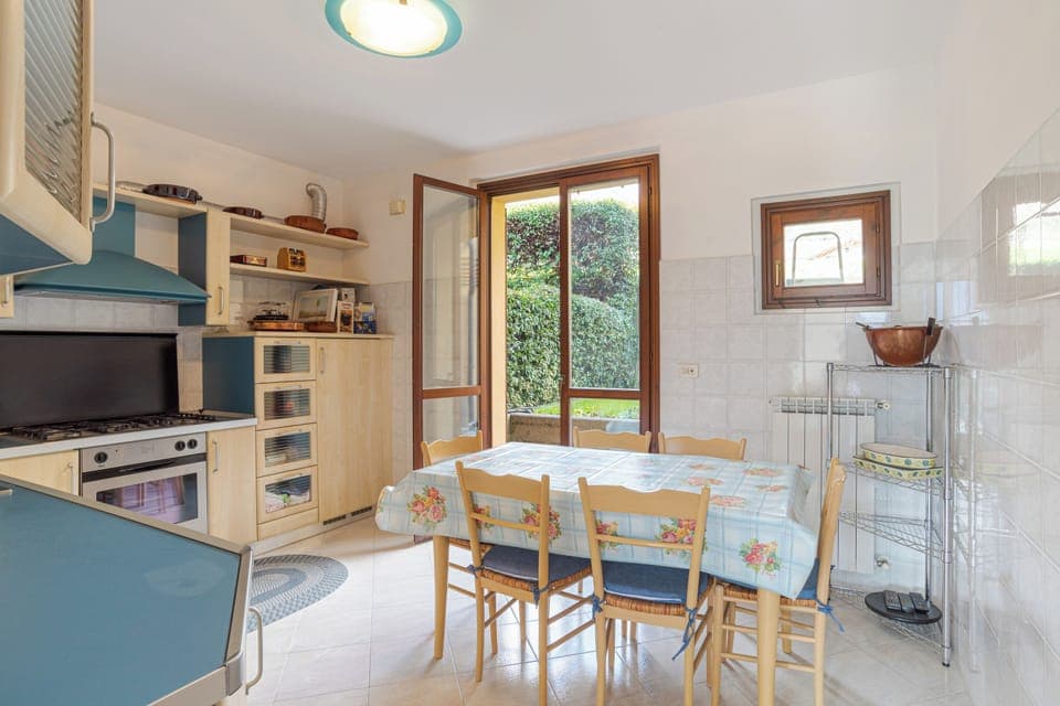 Family House, Multiple Bedrooms, 2 Bathrooms (Lenno Glamour) | Dining room