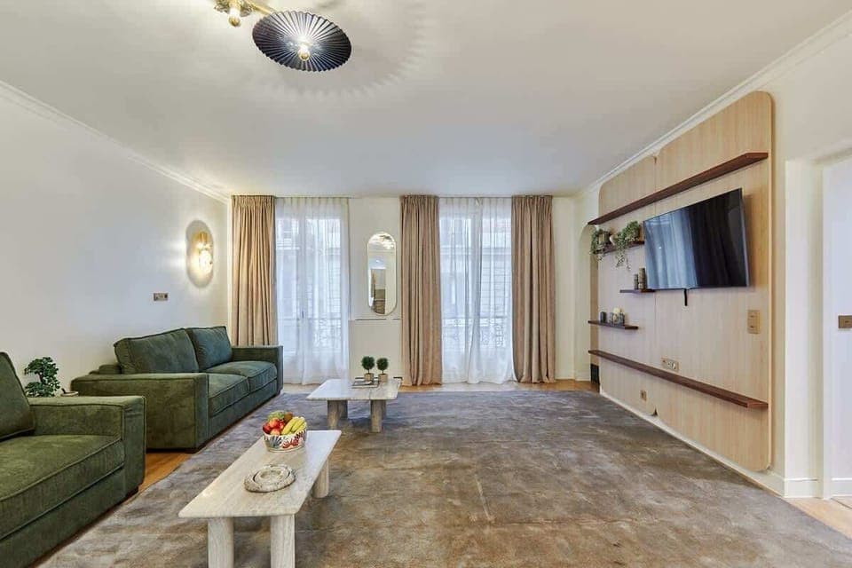 grand salon avec 2 canapés lits