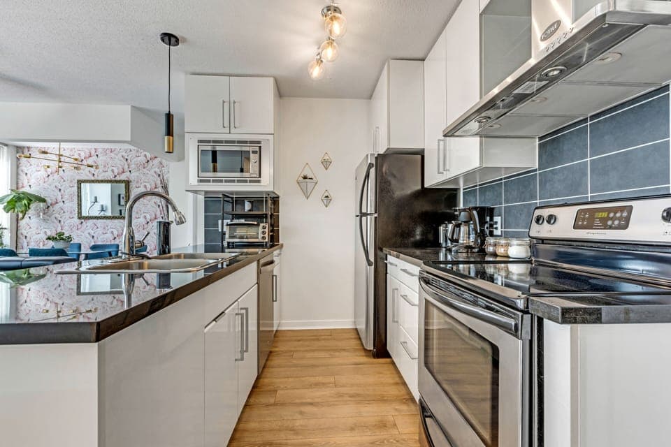 kettle, coffee, sugar, fridge, microwave, toaster, over, stove, dishwasher