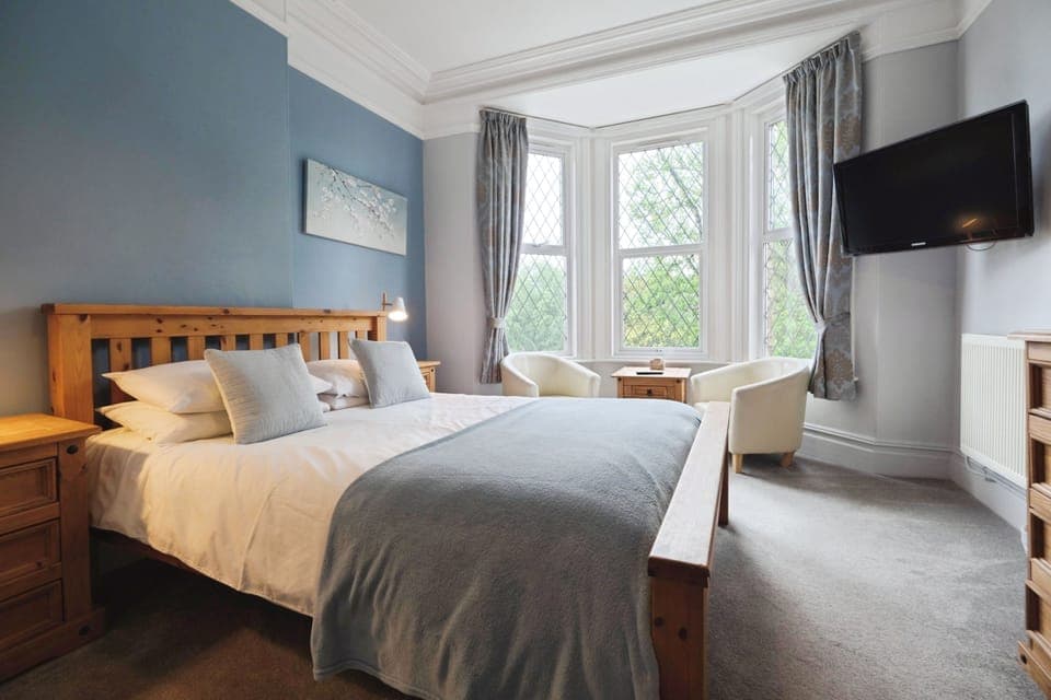 Deluxe Double Room, 1 King Bed, Non Smoking, Sea View, No Pets | Individually decorated, individually furnished, blackout drapes