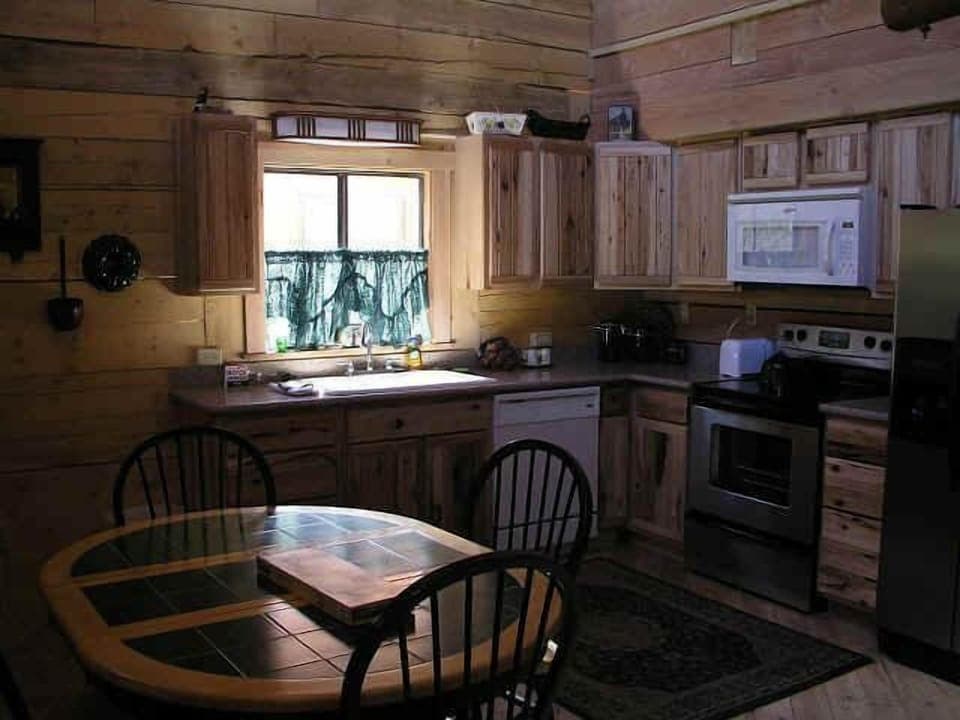 #29, Columbine, 4 bed | 1 bedroom, free cribs/infant beds, rollaway beds, free WiFi