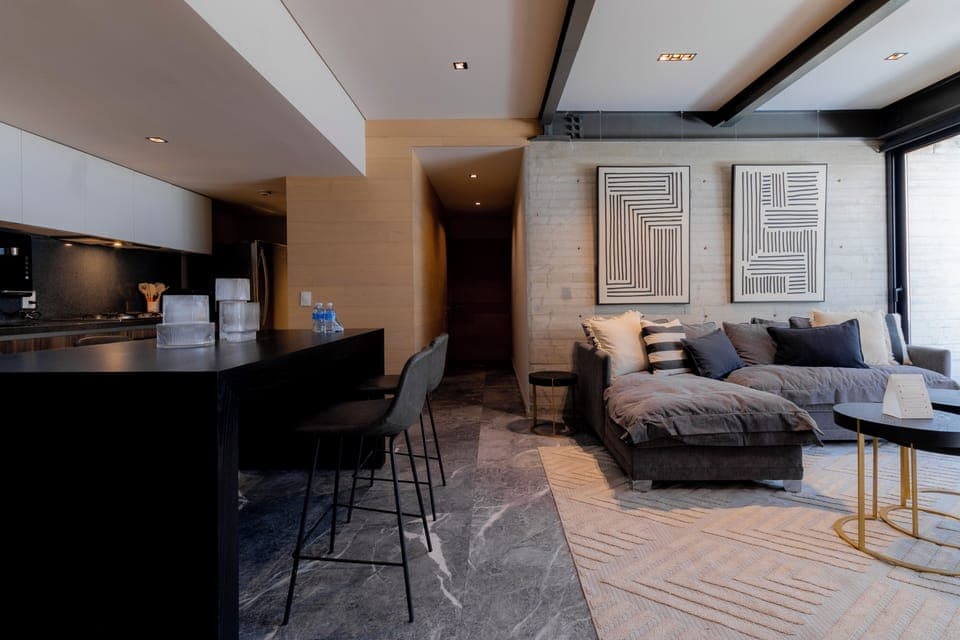 Trendy Living Space with Breathtaking Vistas


