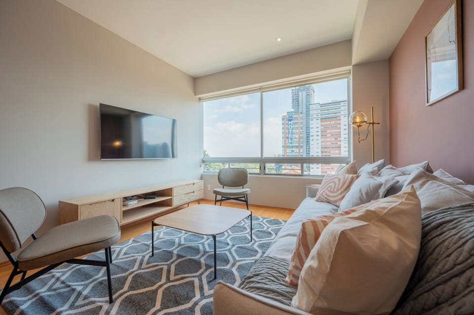 Cozy space featuring a flat-screen TV.


