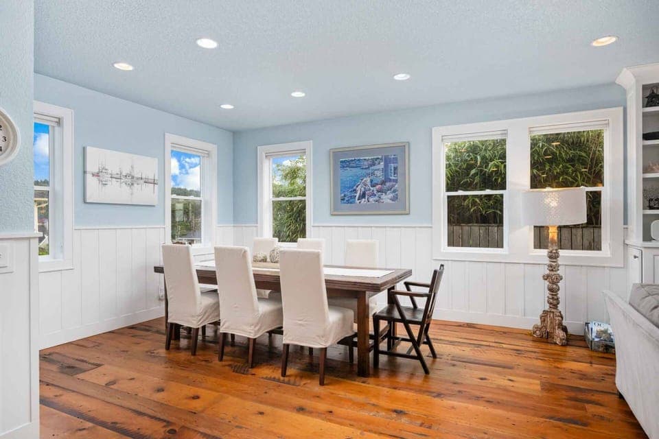 "The inviting warmth of colors, design aesthetic and multitude of windows created a welcoming and relaxing atmosphere." - Jessica