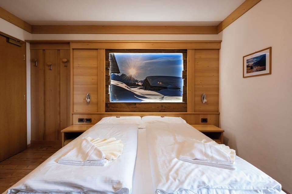 Doppia Standard | Premium bedding, down comforters, in-room safe, desk