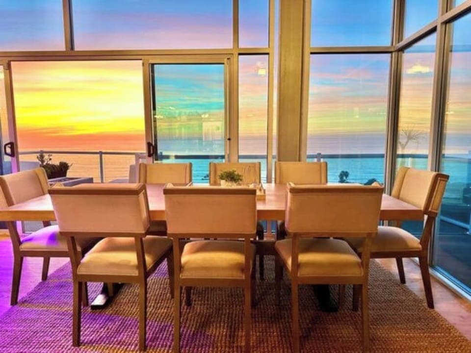 Dinner at dusk, where the sky’s colors shift and dance, framed by clean lines and expansive glass walls. The unobstructed ocean view makes every bite feel a little more special in this serene setting.