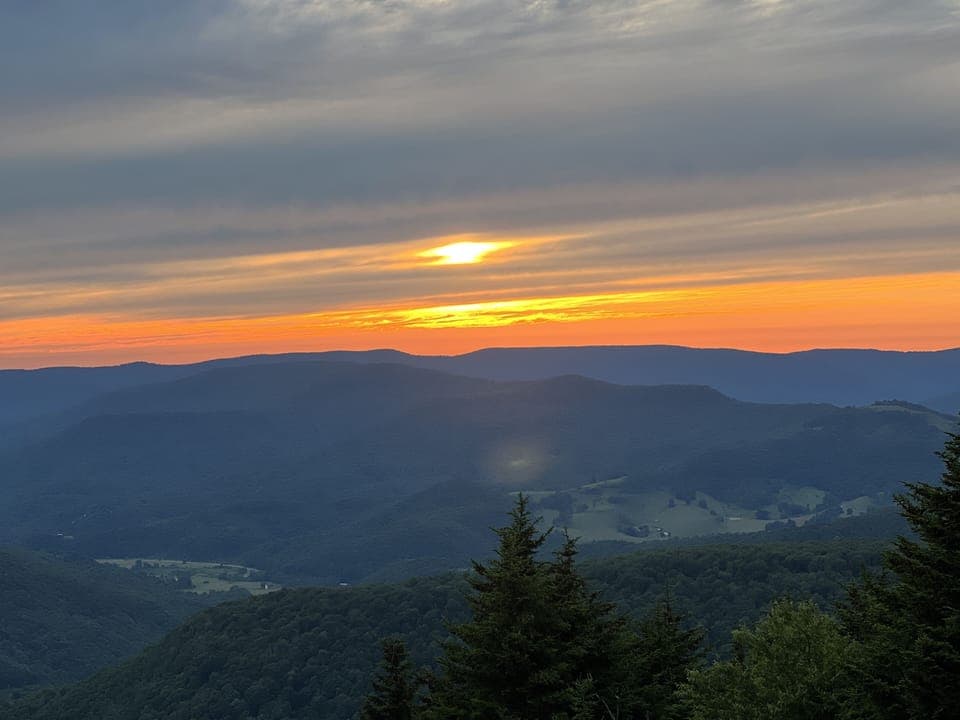 Majestic sunset views of the mountains and Shavers Lake.

Moments that memories are made of.