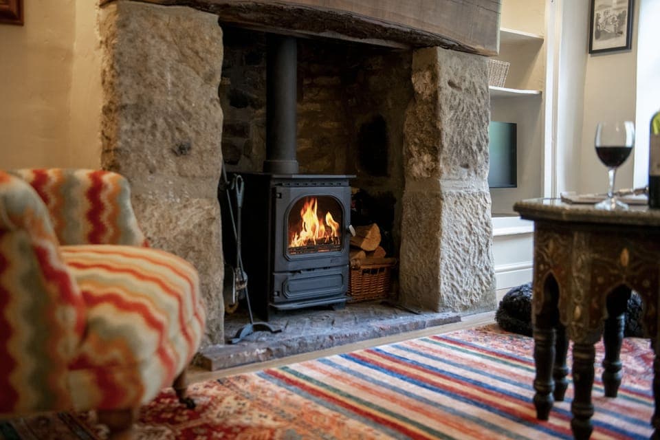 Jenny Wren Cottage, Middleham: Light the fire and settle down for the evening with a glass of wine