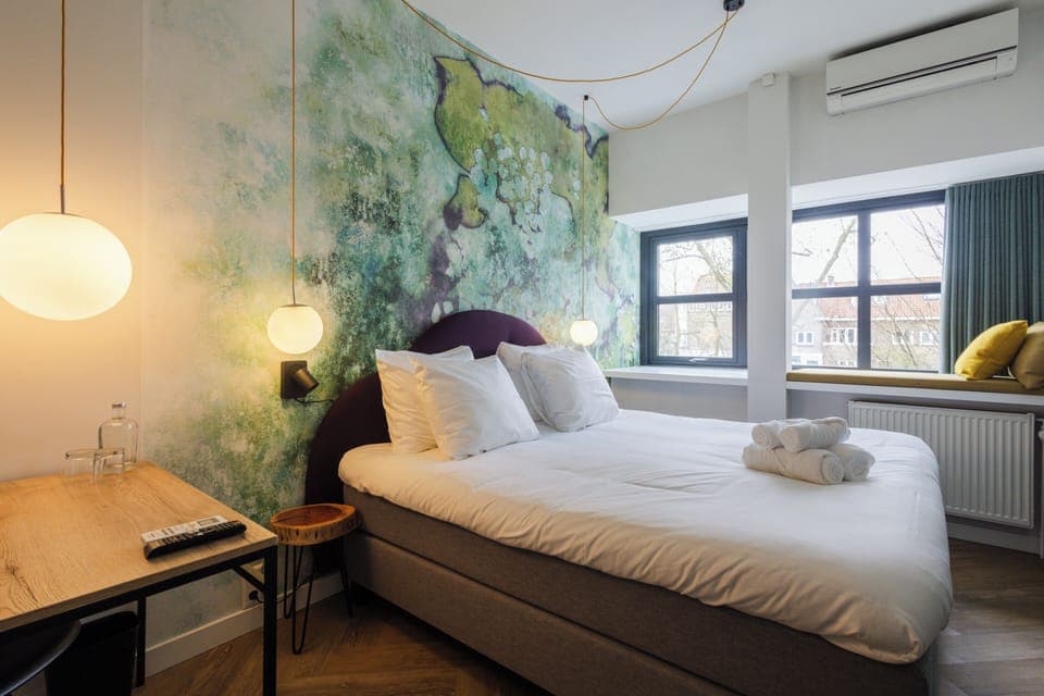 Comfort Double Room, 1 Queen Bed | Hypo-allergenic bedding, in-room safe, desk, laptop workspace