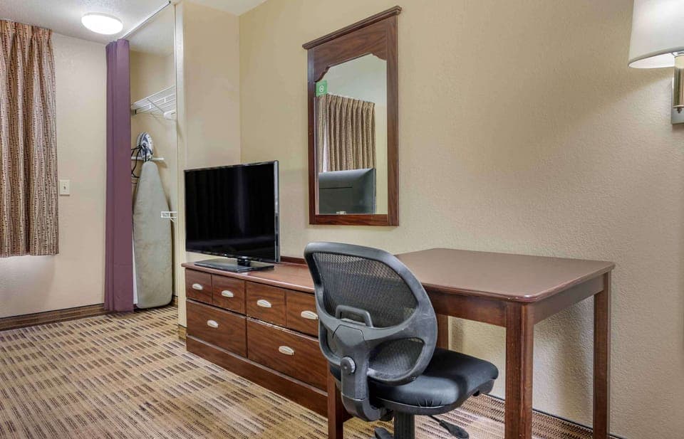 In-room safe, desk, iron/ironing board, free WiFi