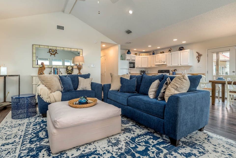 Family Room (2)