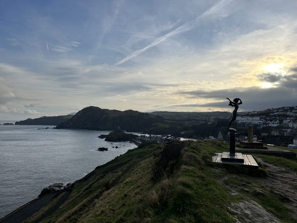 Amazing views of the north Devon coastline is only a 2 min walk away