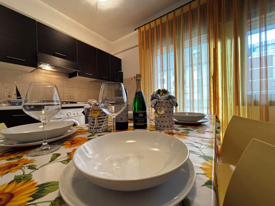 Apartment, 2 Bedrooms, Balcony, City View | Dining room