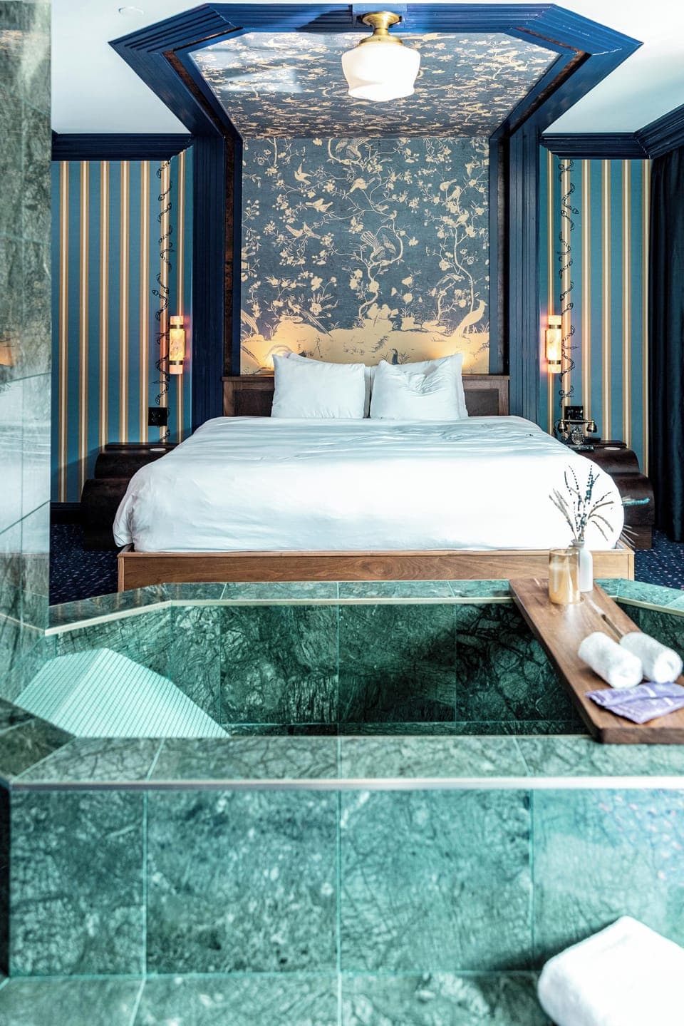 Basic Suite, 1 King Bed, Bathtub | Frette Italian sheets, premium bedding, pillowtop beds, minibar