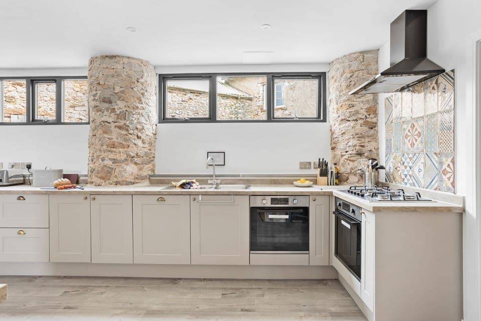 The kitchen, stovetop and oven - The Linhay