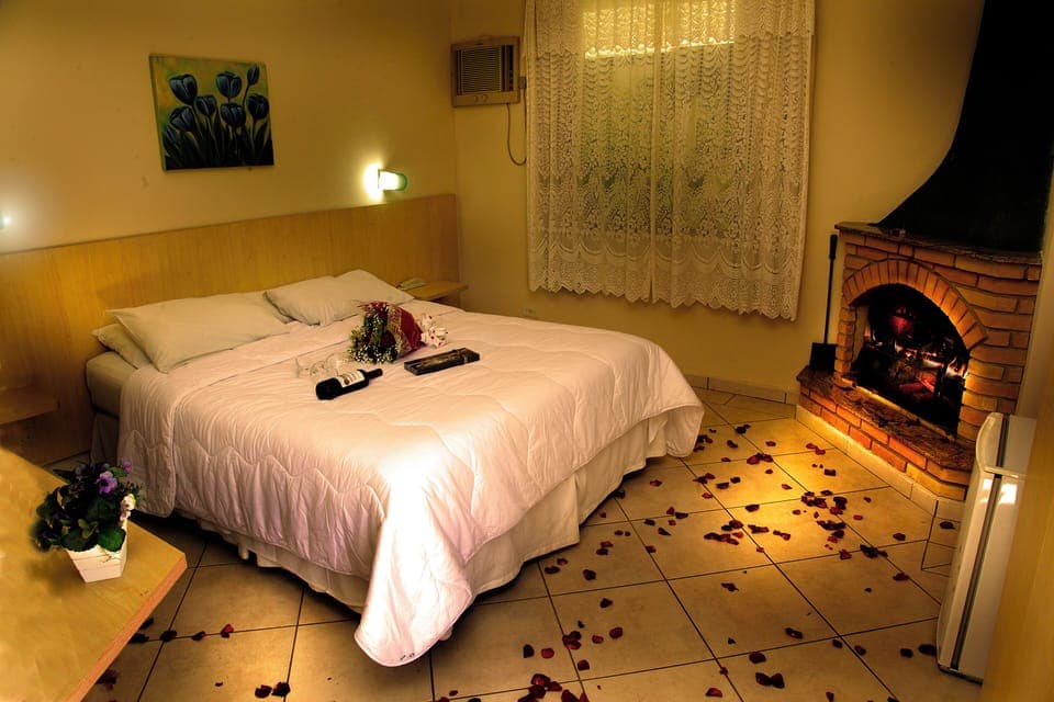 Room (Suite com Hidromassagem Individual) | Free WiFi, bed sheets