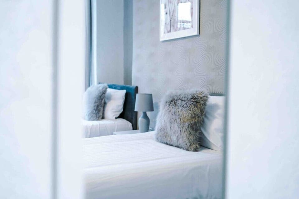 4 bedrooms, iron/ironing board, free WiFi, bed sheets